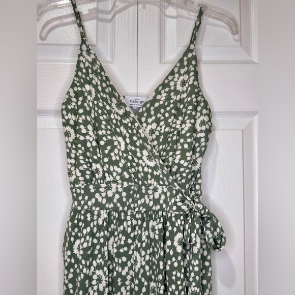 Kaileigh Green and White faux Wrap-Style crop Jumpsuit. Size Small P. Worn once - Picture 2 of 16